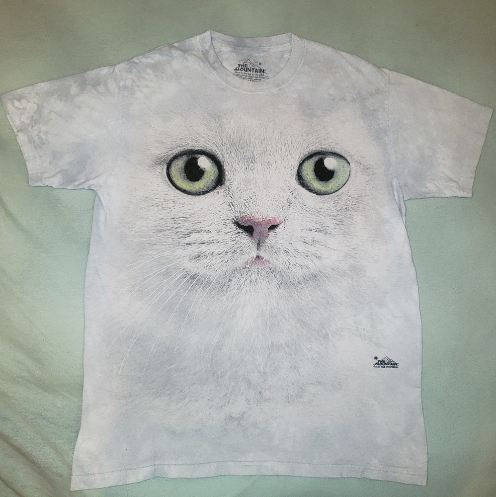 The Mountain 2011 white cat size M